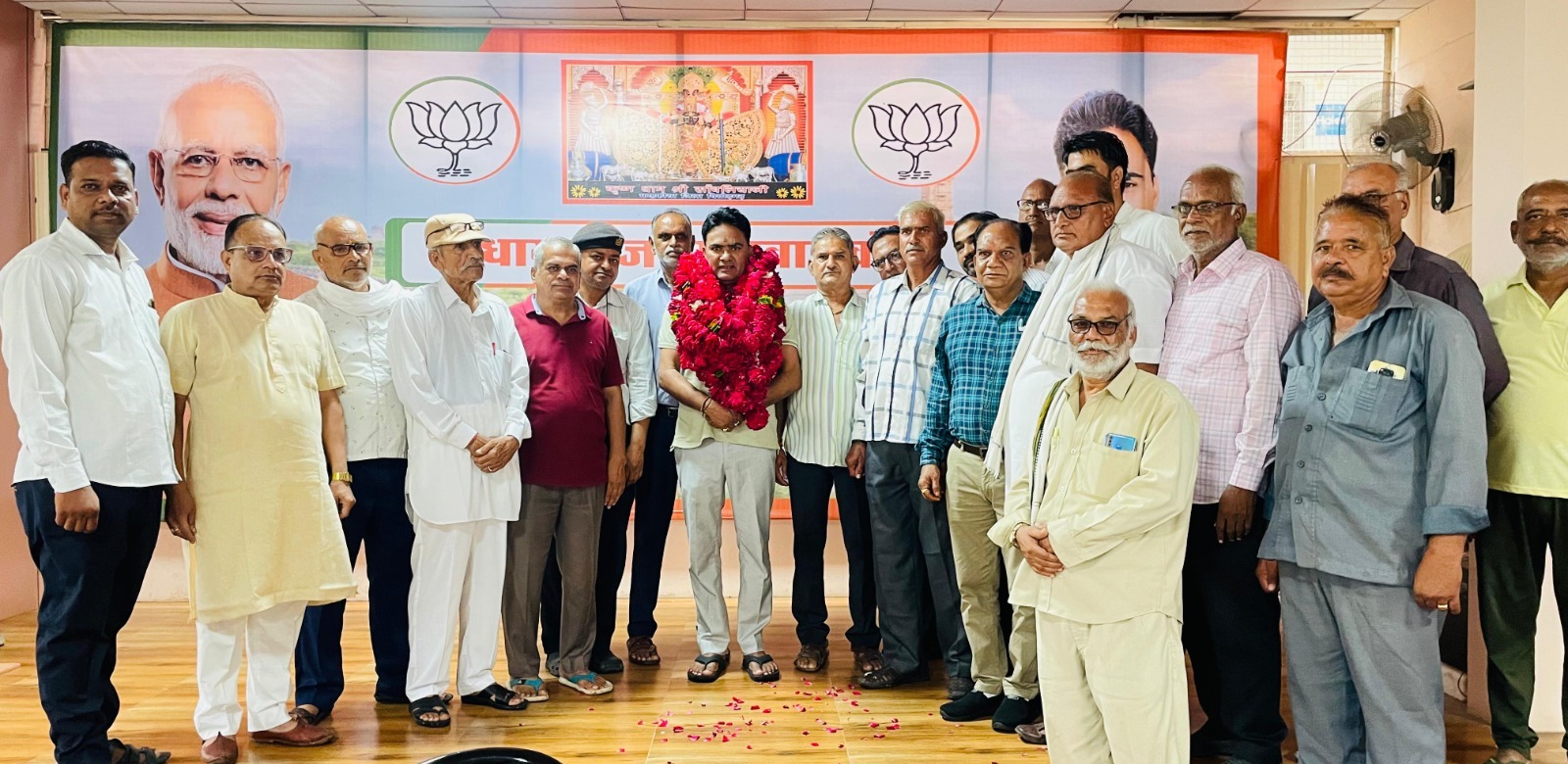 रोडवेज के सेवानिवृत कर्मचारियों ने किया विधायक आक्या का अभिनंदन, सदन में उठाया था रूके परिलाभ का मुद्दा