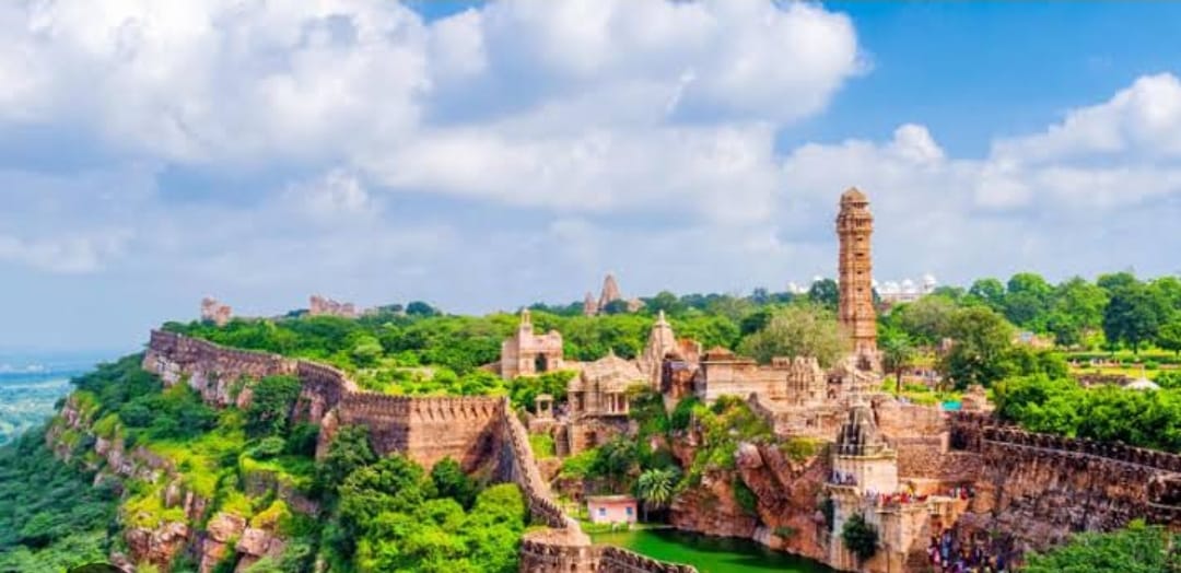 हरियाली अमावस्या पर दुर्ग पर वाहनों की आवाजाही पर प्रतिबंध।वाहनों की पार्किंग की विशेष व्यवस्था की गई हैं।अधिक भीड़ की संभावना से प्रशासन ने लिया निर्णय।