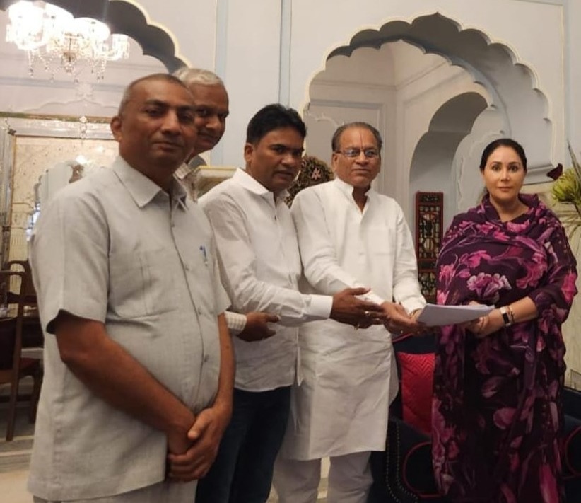 अपनी मांगो के समर्थन में मार्बल व्यवसायी विधायक आक्या के नेतृत्व में उपमुख्यमंत्री दियाकुमारी से मिले।