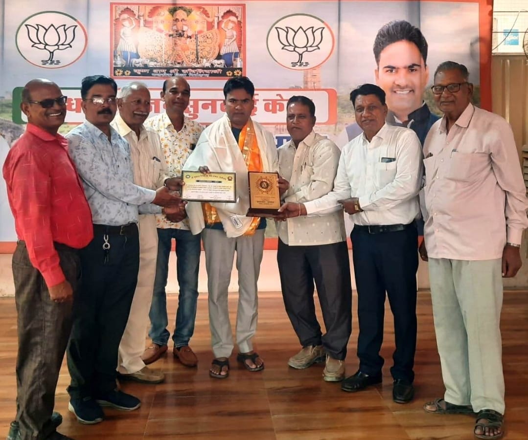 कुमावत समाज द्वारा किया गया विधायक आक्या का सम्मान
