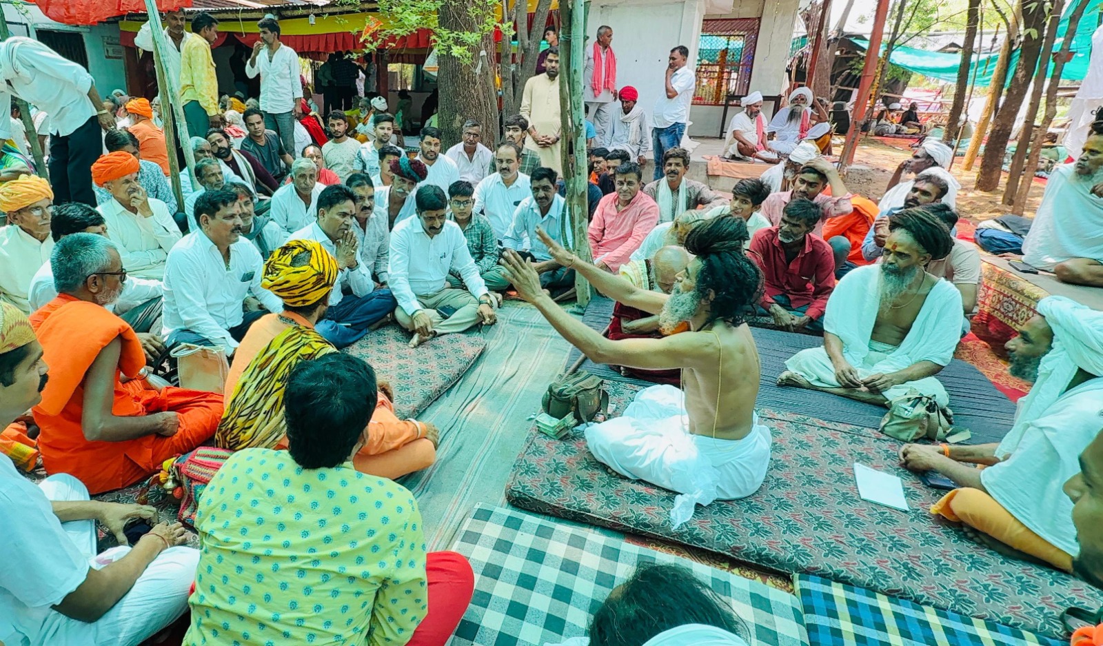 शिव शक्ति यज्ञ की पूर्णाहुति में सम्मिलित हुए विधायक आक्या