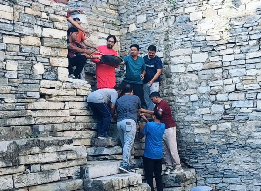 विधायक आक्या की अगुवाई में मार्निंग वॉक क्लब ने की हजारेश्वर महादेव बावड़ी की साफ सफाई