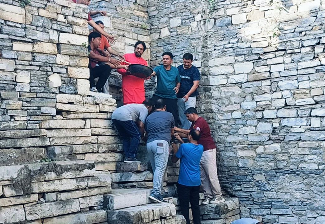 विधायक आक्या की अगुवाई में मार्निंग वॉक क्लब ने की हजारेश्वर महादेव बावड़ी की साफ सफाई
