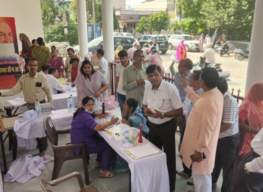 निःशुल्क चिकित्सा शिविर संपन्न। जैन दिवाकर जन्म जयंती पर शोभायात्रा आज।