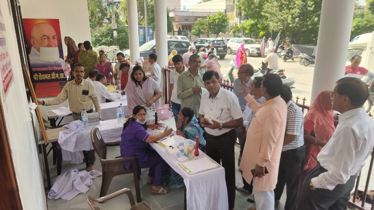 निःशुल्क चिकित्सा शिविर संपन्न। जैन दिवाकर जन्म जयंती पर शोभायात्रा आज।