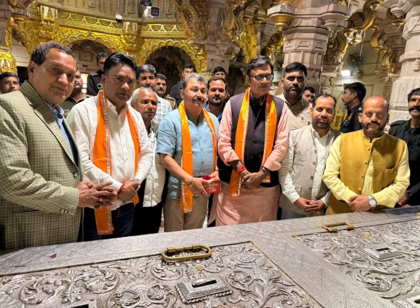 पूर्व केबीनेट मंत्री राठौड़ ने सांवलिया सेठ मंदिर के दर्शन किए,विधायक आक्या ने राठौड़ का स्वागत किया